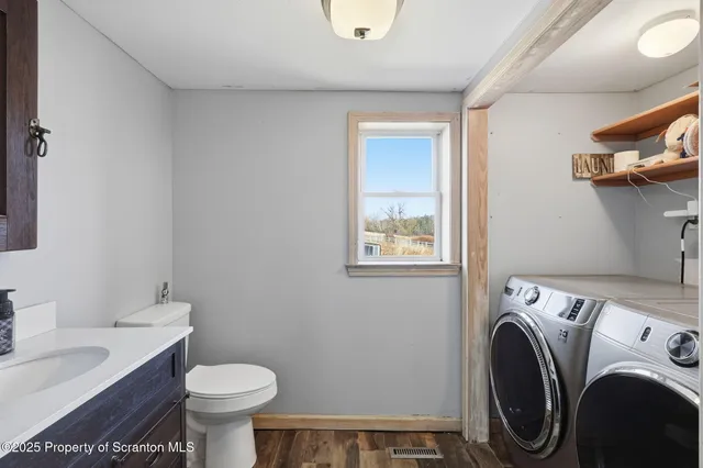 $459,000 | 76 Rundall Lane, Jermyn, PA 18433