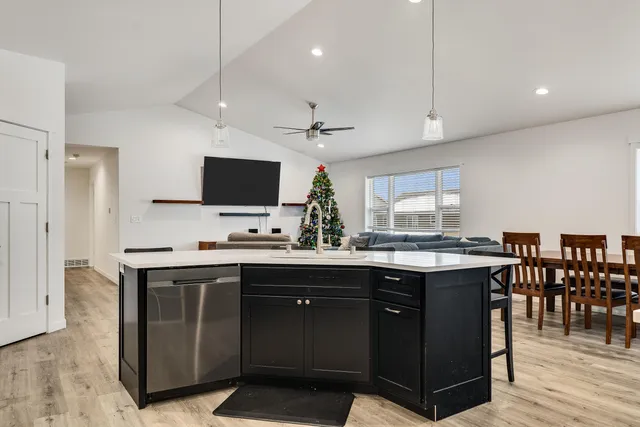 $500,000 | 1954 McGilvray Way, Holmen, WI 54636