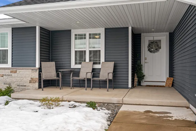 $500,000 | 1954 McGilvray Way, Holmen, WI 54636