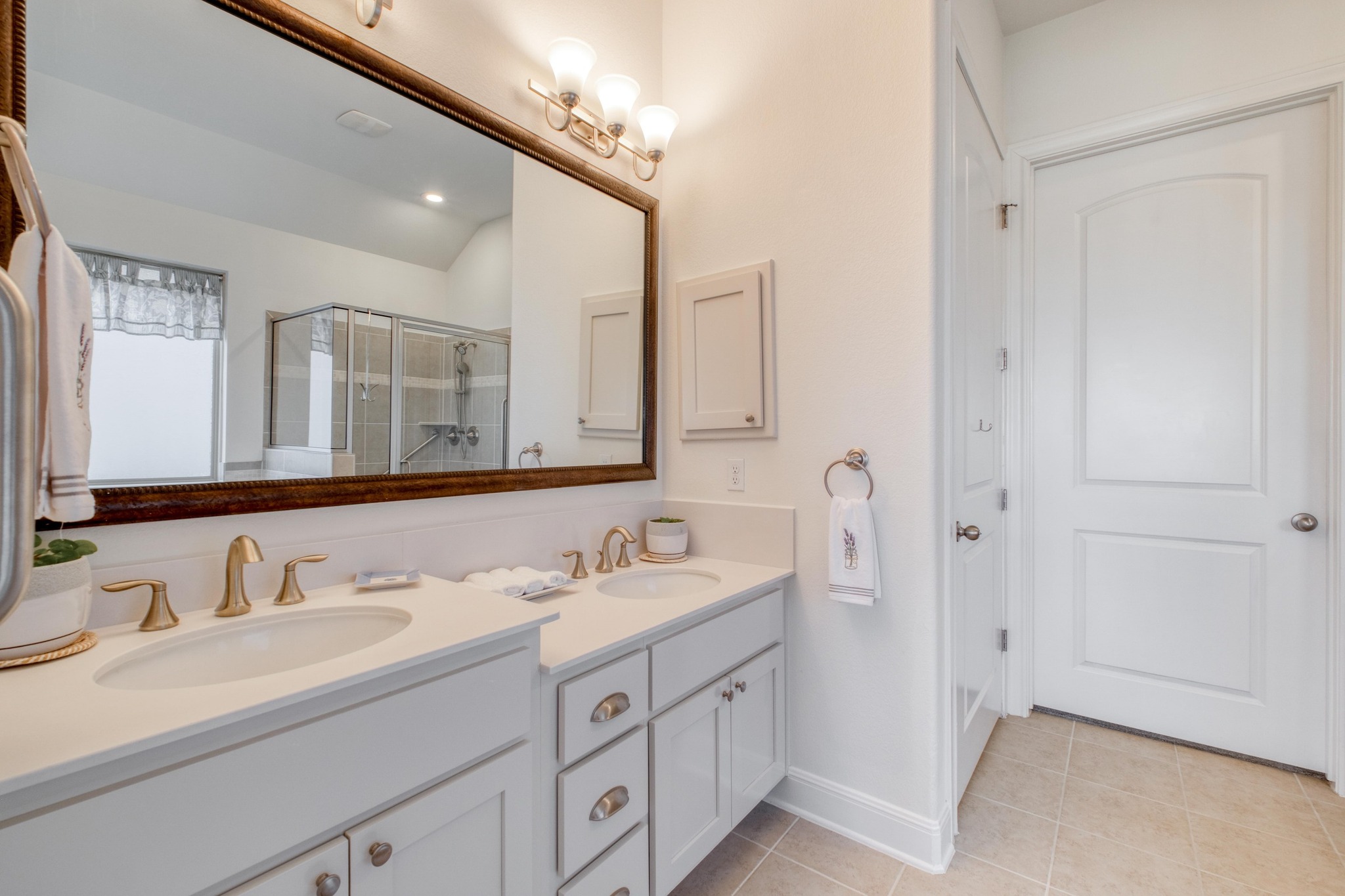 3204 Venezia View Leander, TX 78641 - Photo 14 of 28 Primary 1 Bathroom with double vanity