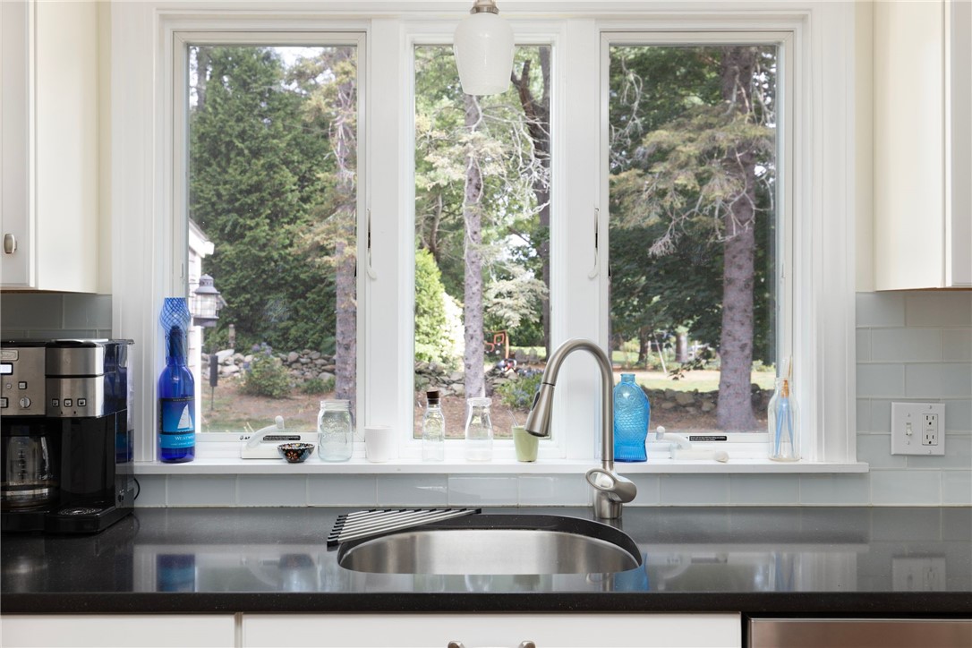 20 Harrington Avenue Portsmouth, RI 02871 - Photo 13 of 50