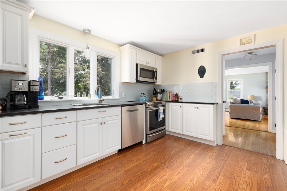 20 Harrington Avenue Portsmouth, RI 02871 - Photo 15 of 50