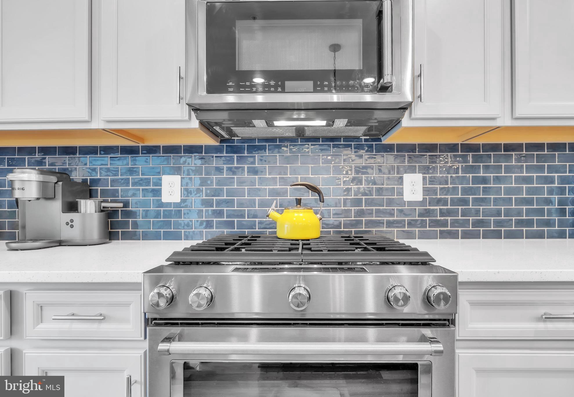9524 Fields Road Gaithersburg, MD 20878 - Photo 7 of 61 Fully tiled back splash