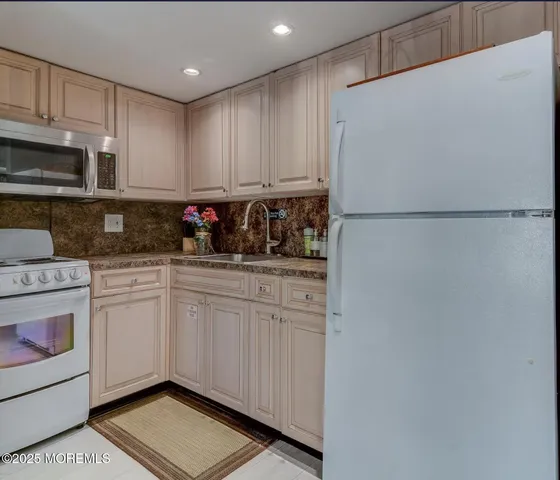 $2,400 | 10 Seaview Avenue, Unit 1, Ocean Grove, NJ 07756