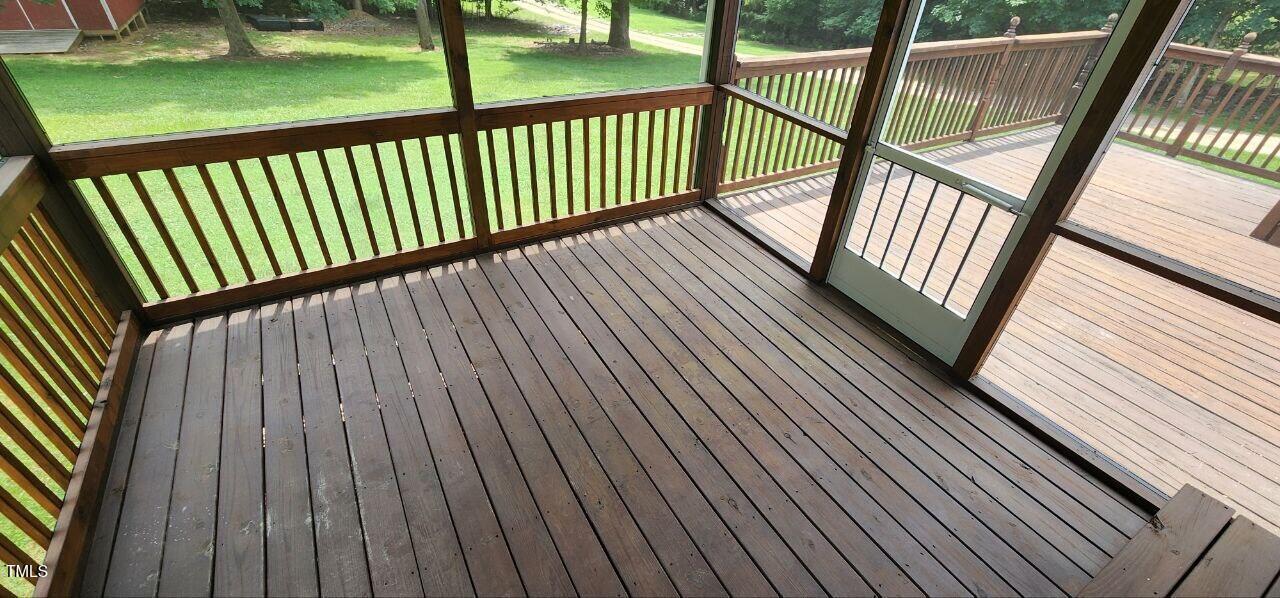 4470 Thomas Road Henderson, NC 27537 - Photo 5 of 21 a view of balcony with wooden floor