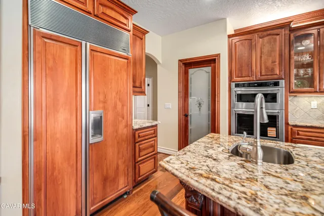 a view of room with window and a ceiling fan