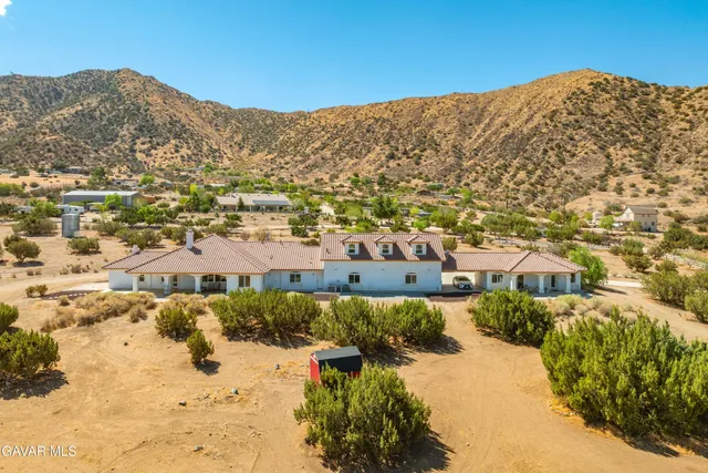 $1,595,000 | 32132 Calle Del Roja, Acton, CA 93510