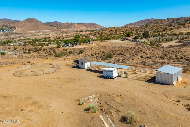 $1,595,000 | 32132 Calle Del Roja, Acton, CA 93510