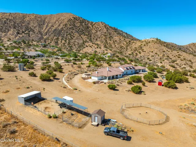 $1,595,000 | 32132 Calle Del Roja, Acton, CA 93510