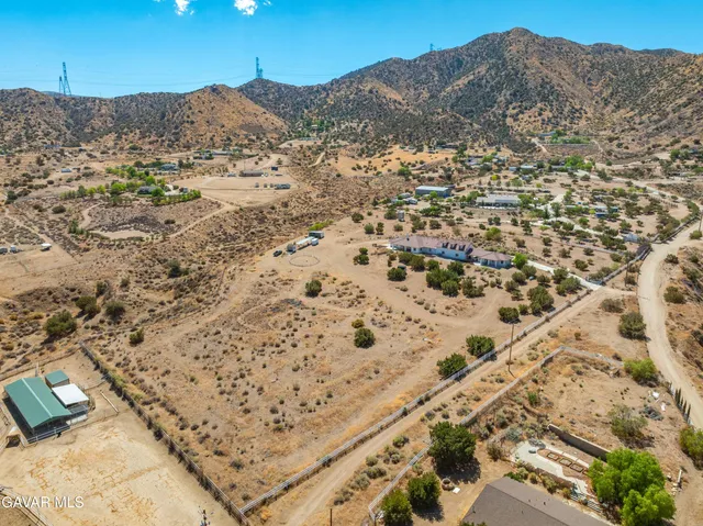 $1,595,000 | 32132 Calle Del Roja, Acton, CA 93510