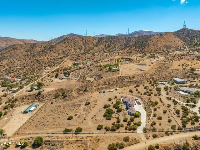 $1,595,000 | 32132 Calle Del Roja, Acton, CA 93510