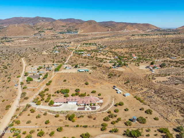 $1,595,000 | 32132 Calle Del Roja, Acton, CA 93510