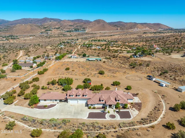 $1,595,000 | 32132 Calle Del Roja, Acton, CA 93510