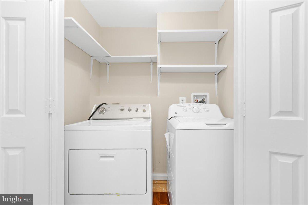 461 Foxridge Drive Southwest Leesburg, VA 20175 - Photo 12 of 25 a utility room with dryer and washer