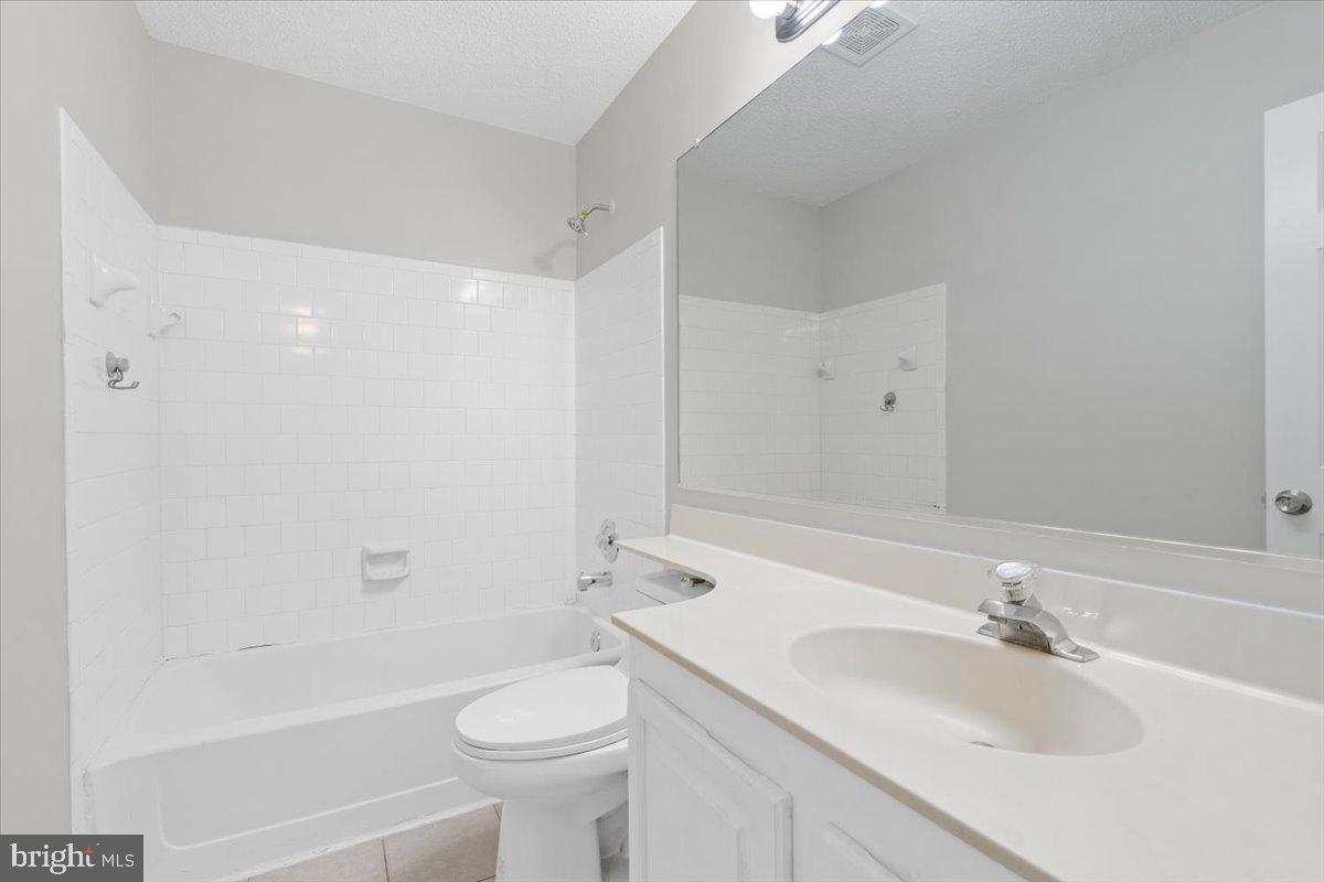 461 Foxridge Drive Southwest Leesburg, VA 20175 - Photo 18 of 25 a bathroom with a sink a toilet and shower