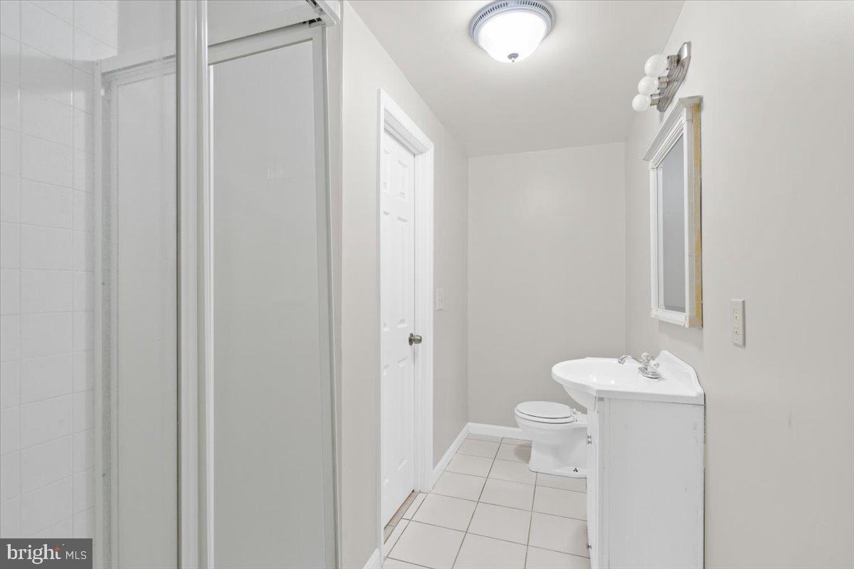 461 Foxridge Drive Southwest Leesburg, VA 20175 - Photo 24 of 25 a bathroom with a sink a toilet and a mirror