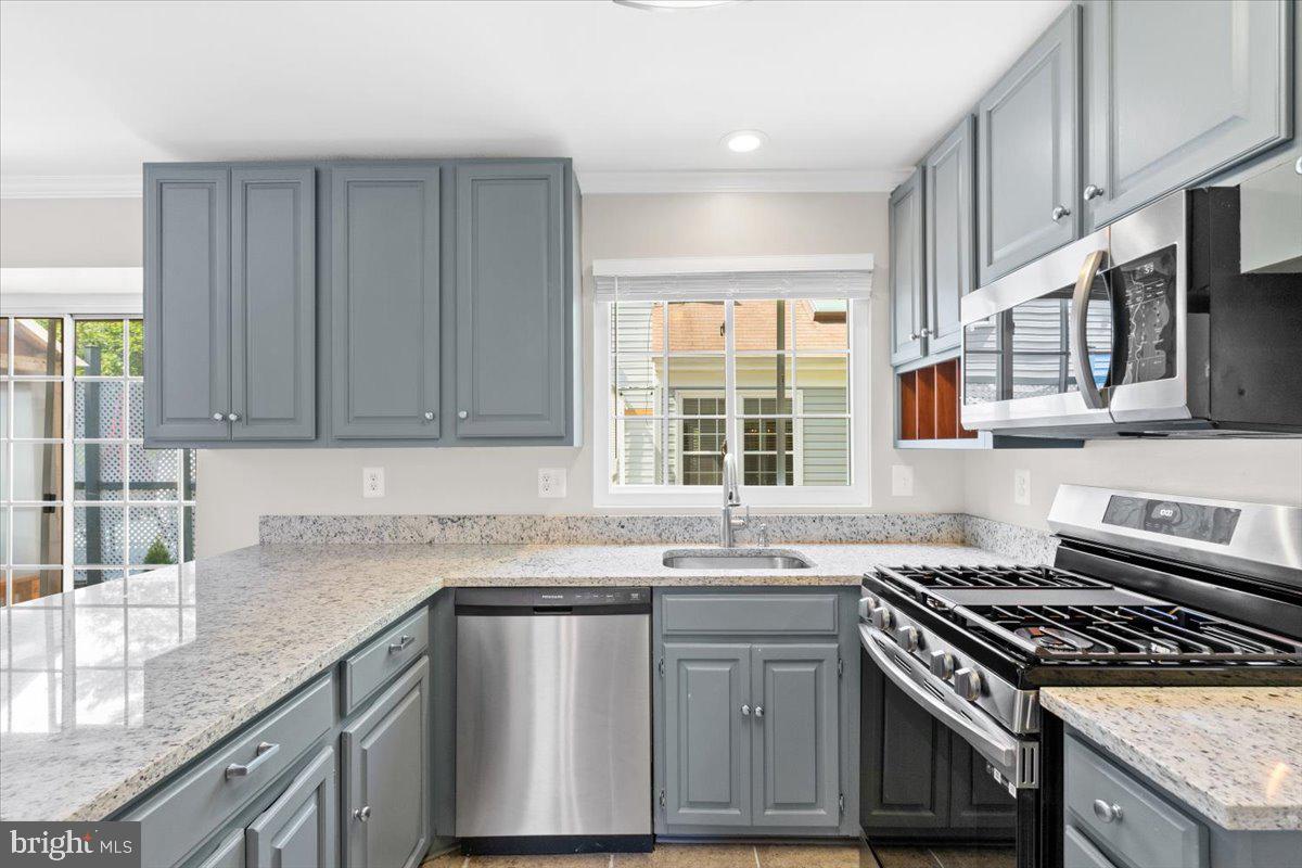 461 Foxridge Drive Southwest Leesburg, VA 20175 - Photo 10 of 25 a kitchen with granite countertop a sink stove and cabinets