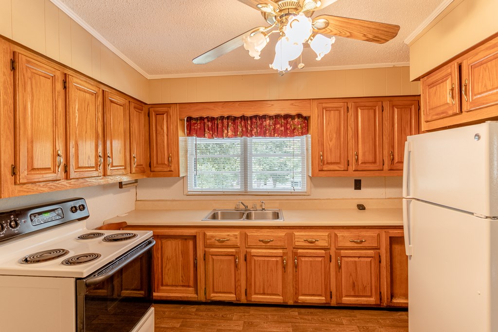 1271 Beaverdale Road Northeast Dalton, GA 30721 - Photo 9 of 32 Gallery Image 9