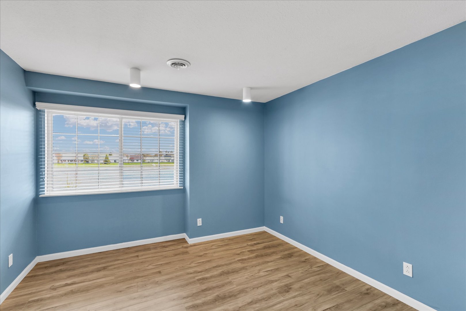 2402 Windward Boulevard, Unit 209 Champaign, IL 61821 - Photo 18 of 33