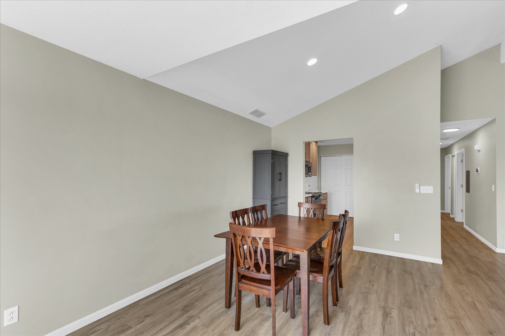 2402 Windward Boulevard, Unit 209 Champaign, IL 61821 - Photo 10 of 33