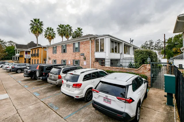 a car parked in front of a white house