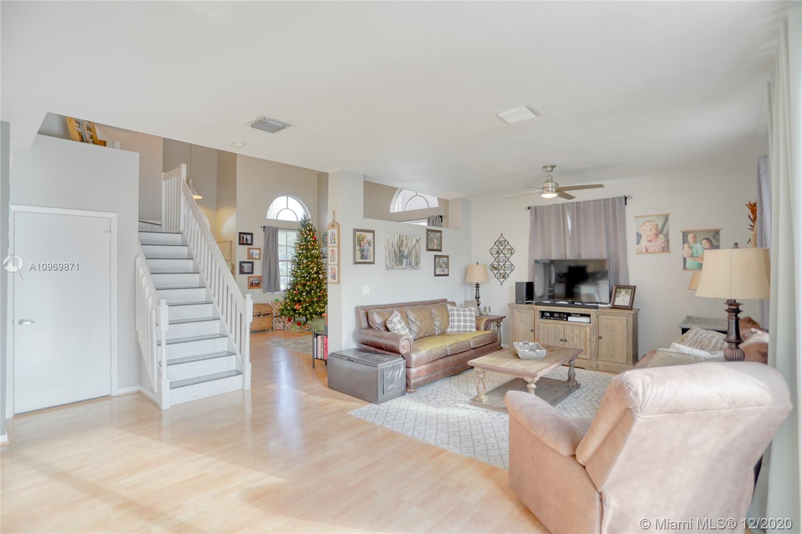 15698 Northwest 12th Road Pembroke Pines, FL 33028 - Photo 11 of 39