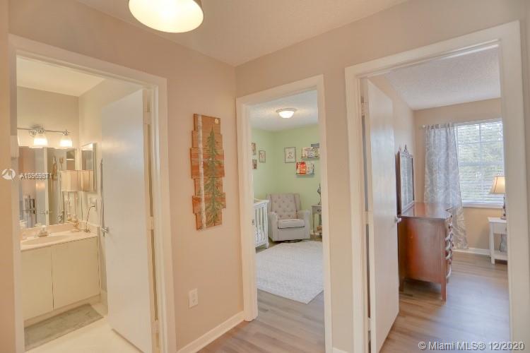 15698 Northwest 12th Road Pembroke Pines, FL 33028 - Photo 25 of 39