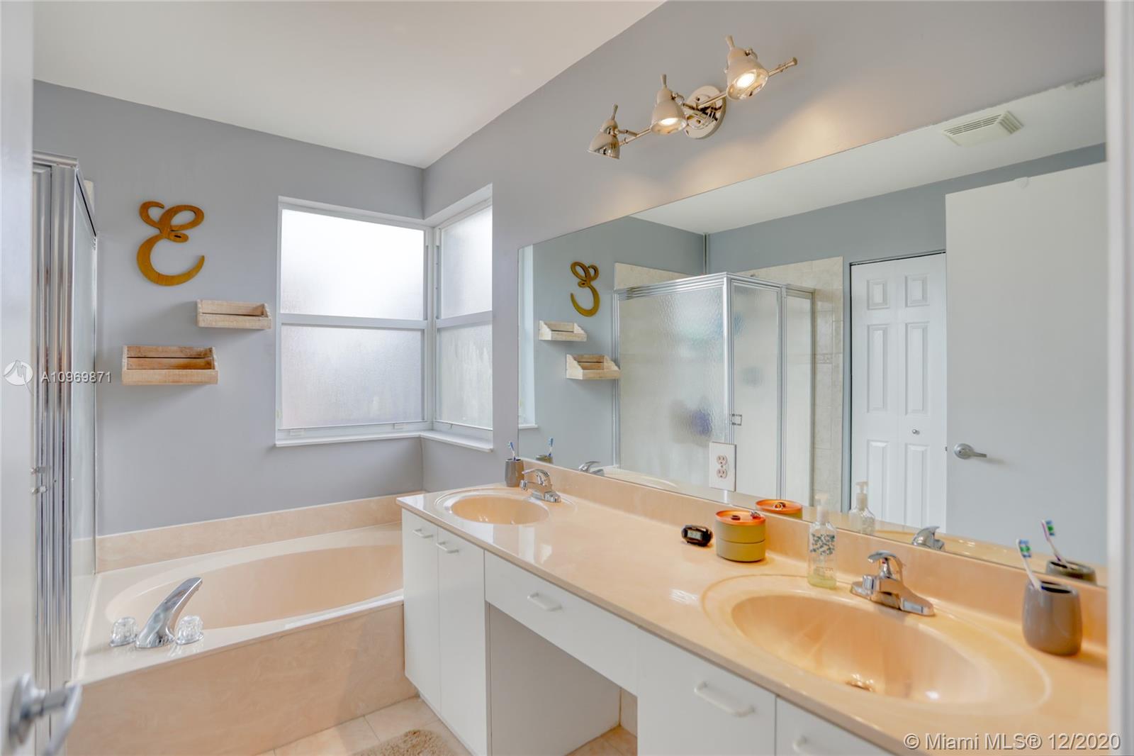 15698 Northwest 12th Road Pembroke Pines, FL 33028 - Photo 29 of 39