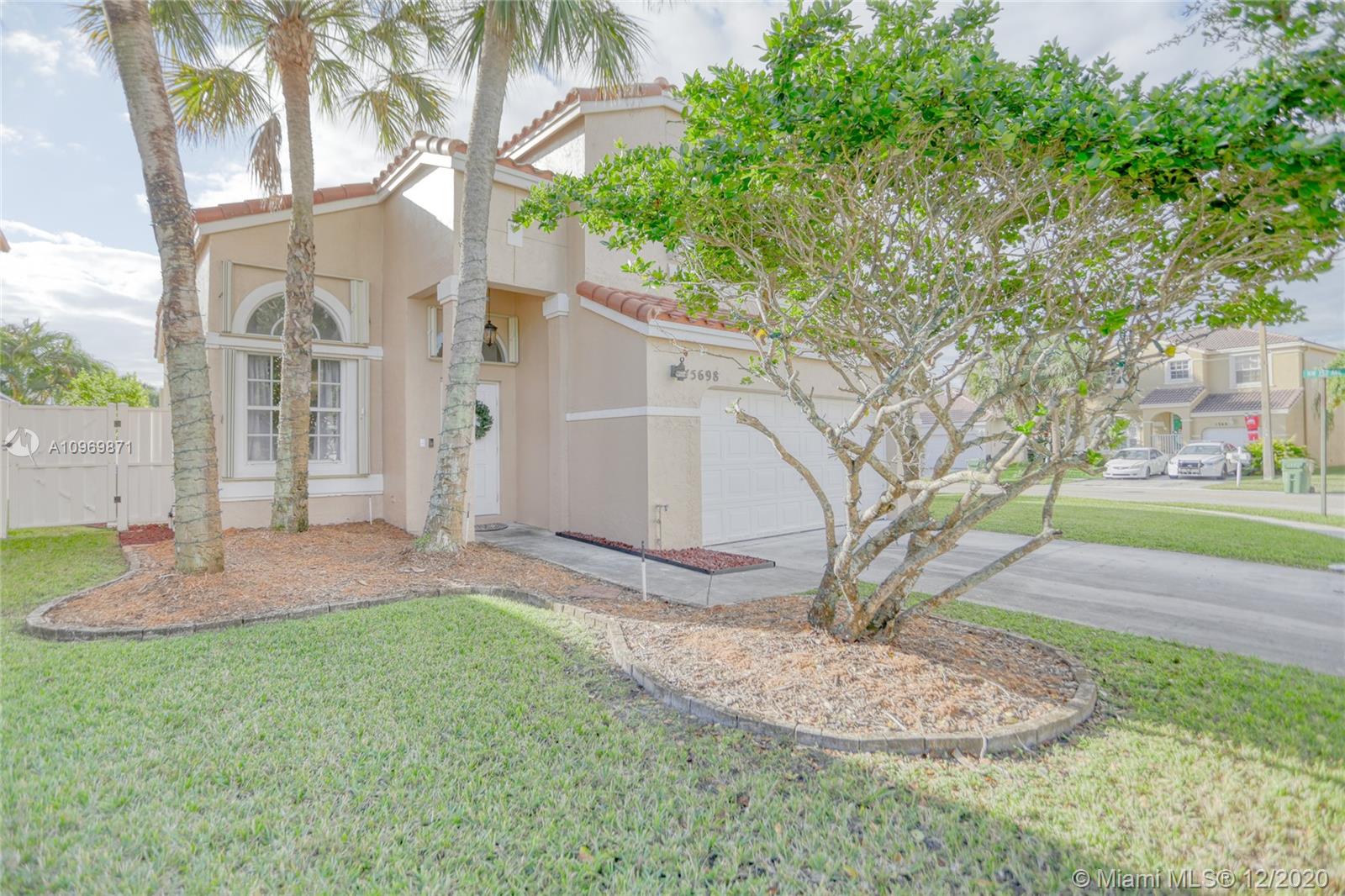 15698 Northwest 12th Road Pembroke Pines, FL 33028 - Photo 5 of 39