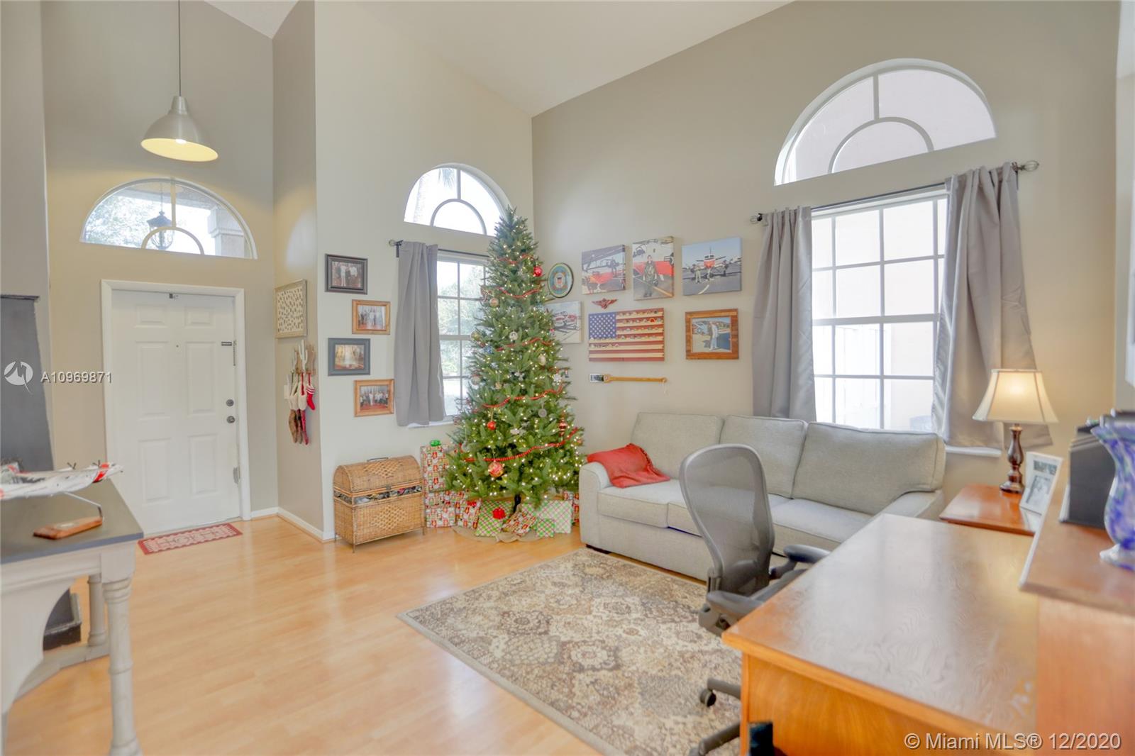 15698 Northwest 12th Road Pembroke Pines, FL 33028 - Photo 8 of 39