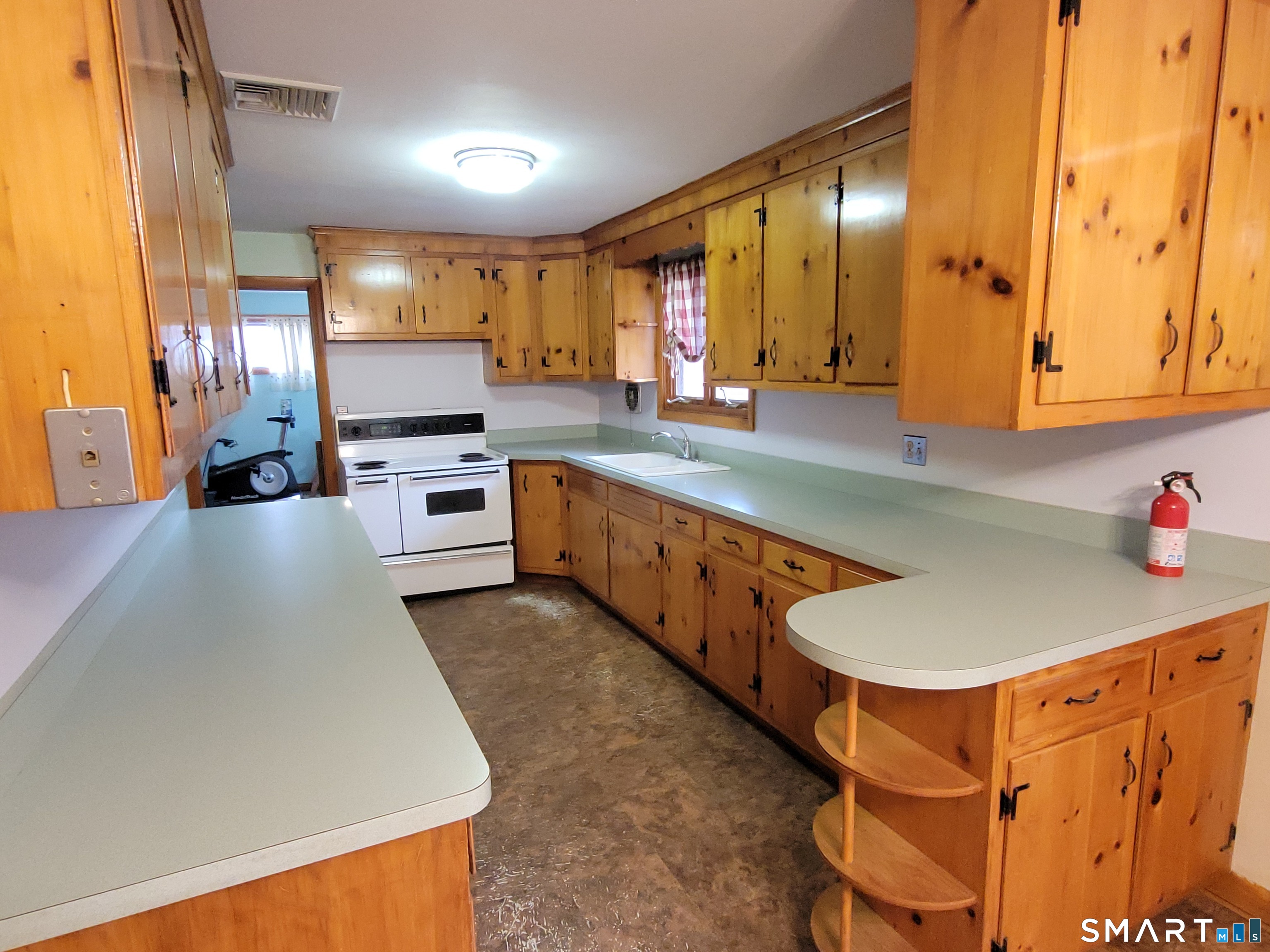 30 Broad Brook Road East Windsor, CT 06016 - Photo 8 of 26