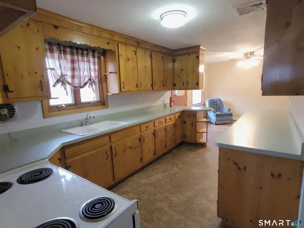 $309,900 | 30 Broad Brook Road, East Windsor, CT 06016