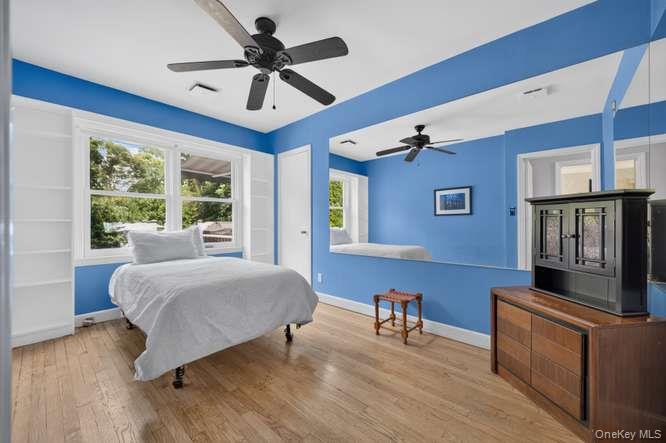 4 Woodleaf Court Cold Spring Harbor, NY 11724 - Photo 16 of 23 Gallery Image 16