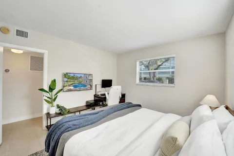 $310,000 | 510 Northeast 17th Avenue, Unit 103, Fort Lauderdale, FL 33301