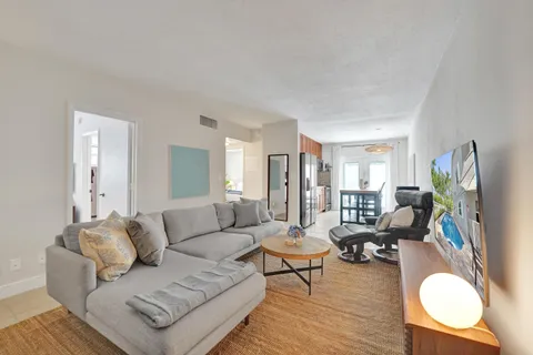 $310,000 | 510 Northeast 17th Avenue, Unit 103, Fort Lauderdale, FL 33301
