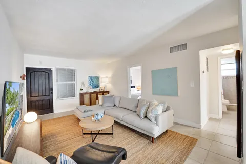 $310,000 | 510 Northeast 17th Avenue, Unit 103, Fort Lauderdale, FL 33301