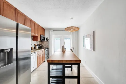 $310,000 | 510 Northeast 17th Avenue, Unit 103, Fort Lauderdale, FL 33301