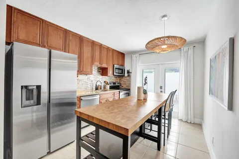 $310,000 | 510 Northeast 17th Avenue, Unit 103, Fort Lauderdale, FL 33301