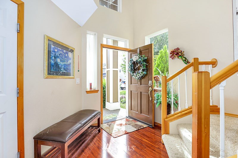 715 Rosario Place Northeast Renton, WA 98059 - Photo 4 of 25 Gallery Image 4