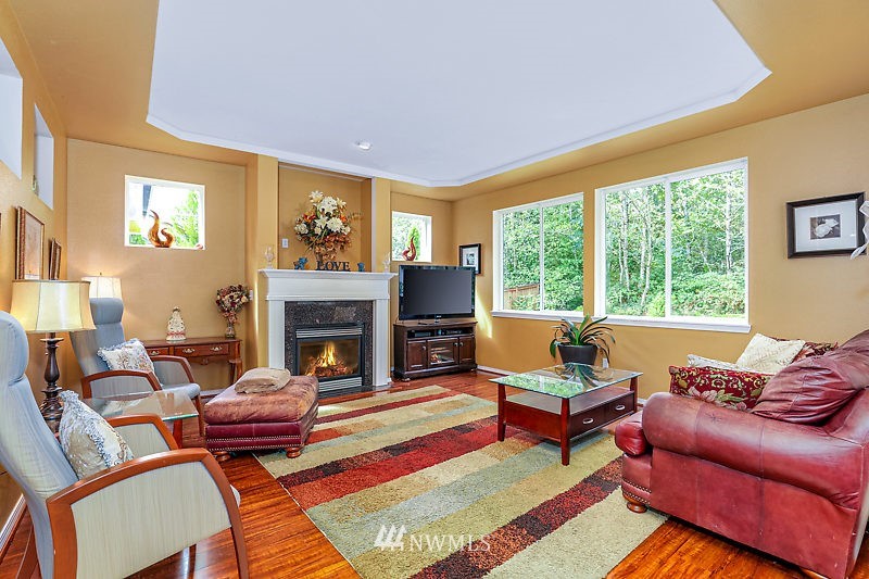 715 Rosario Place Northeast Renton, WA 98059 - Photo 5 of 25 Gallery Image 5