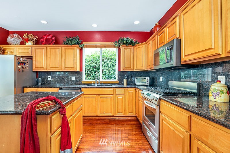 715 Rosario Place Northeast Renton, WA 98059 - Photo 7 of 25 Gallery Image 7