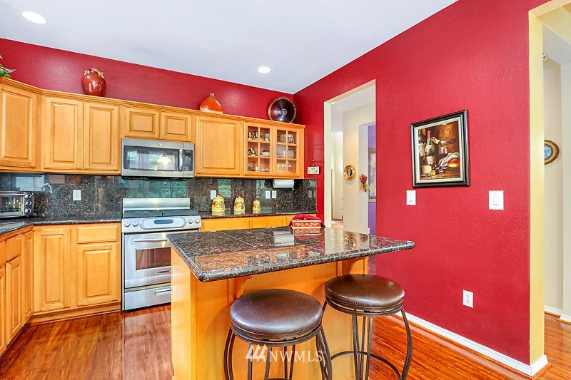 715 Rosario Place Northeast Renton, WA 98059 - Photo 8 of 25 Gallery Image 8