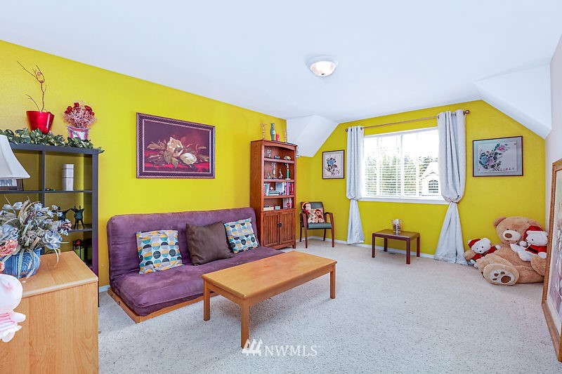715 Rosario Place Northeast Renton, WA 98059 - Photo 10 of 25 Gallery Image 10