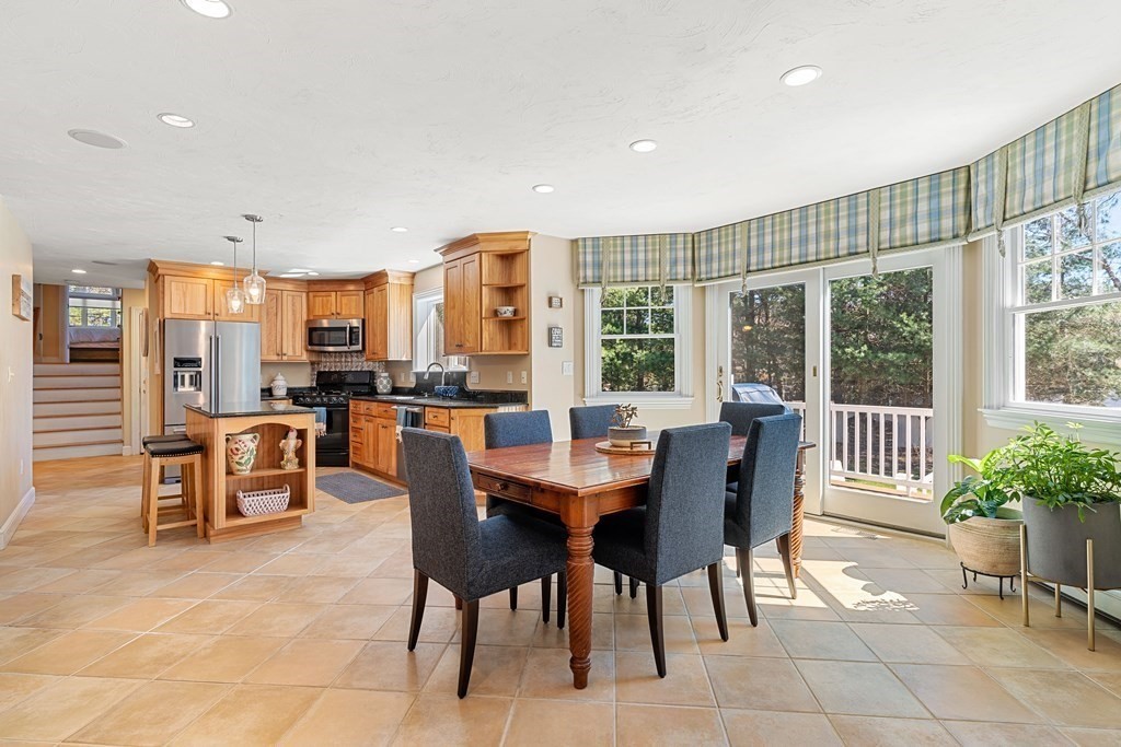 76 Paul Road Hanover, MA 02339 - Photo 8 of 38
