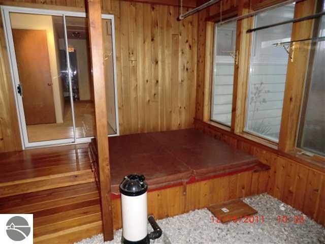 834 Cass Road Traverse City, MI 49696 - Photo 21 of 25 1732361-20.JPG