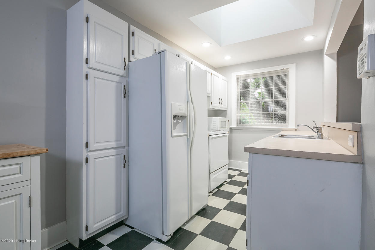 3606 Lexington Road Louisville, KY 40207 - Photo 11 of 24 Kitchen