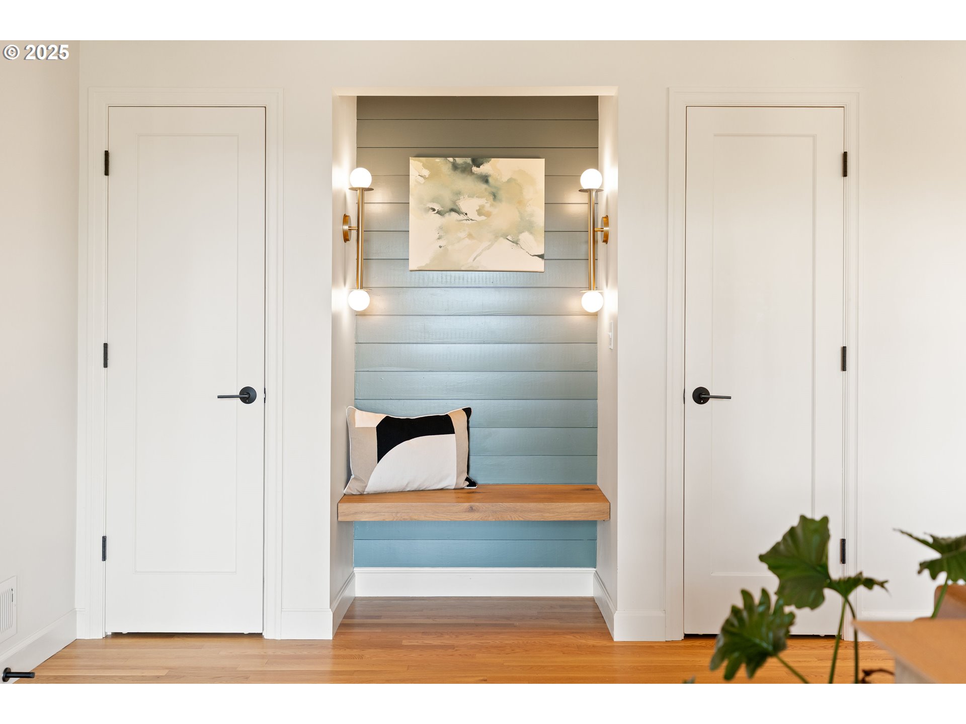 6328 Southwest Brugger Street Portland, OR 97219 - Photo 16 of 48 a view of a living room