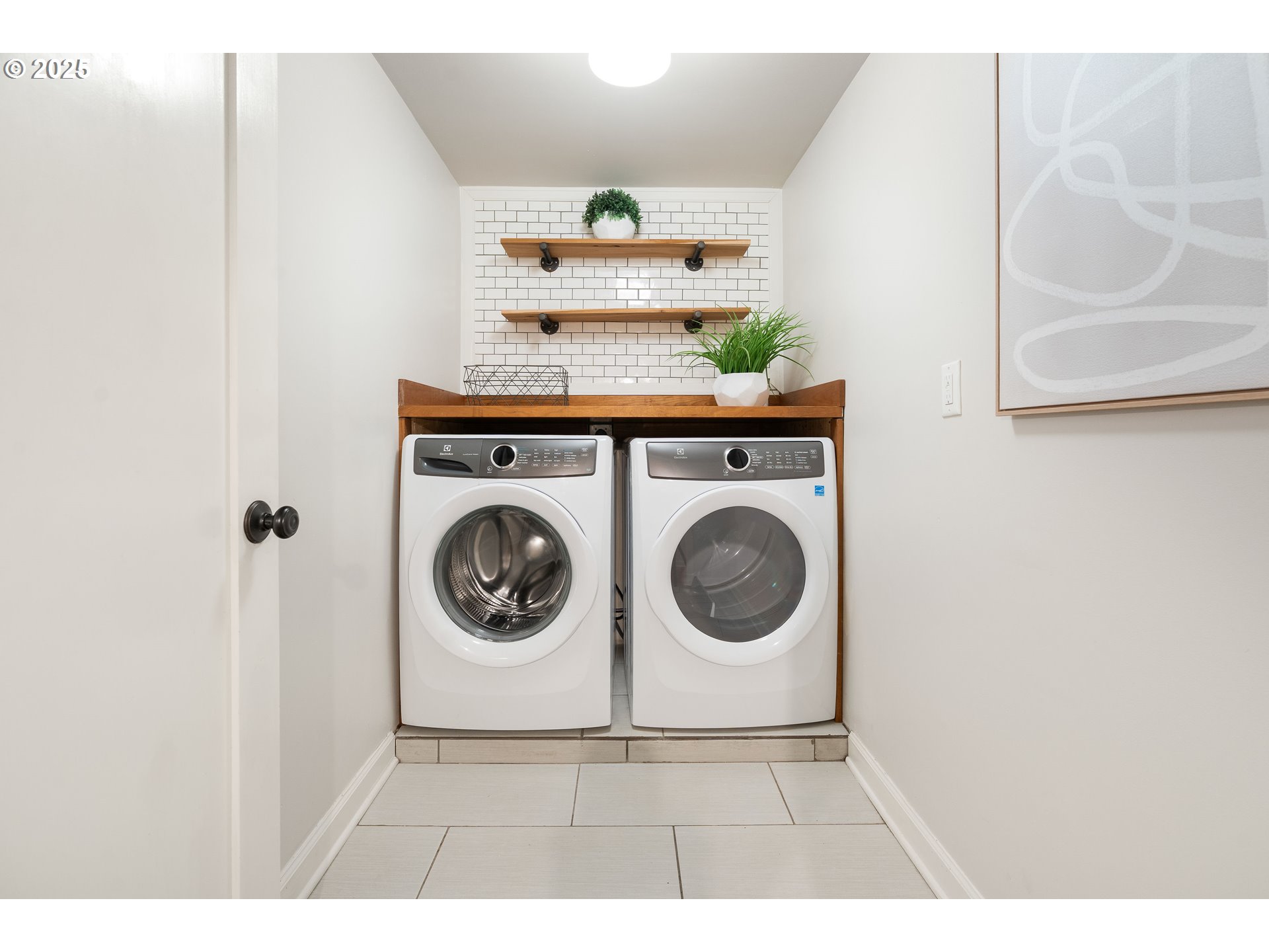 6328 Southwest Brugger Street Portland, OR 97219 - Photo 29 of 48 a utility room with dryer and washer