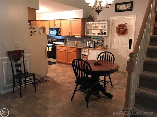 16647 Country Ridge Court Macomb, MI 48044 - Photo 8 of 20 31376308-8.JPG