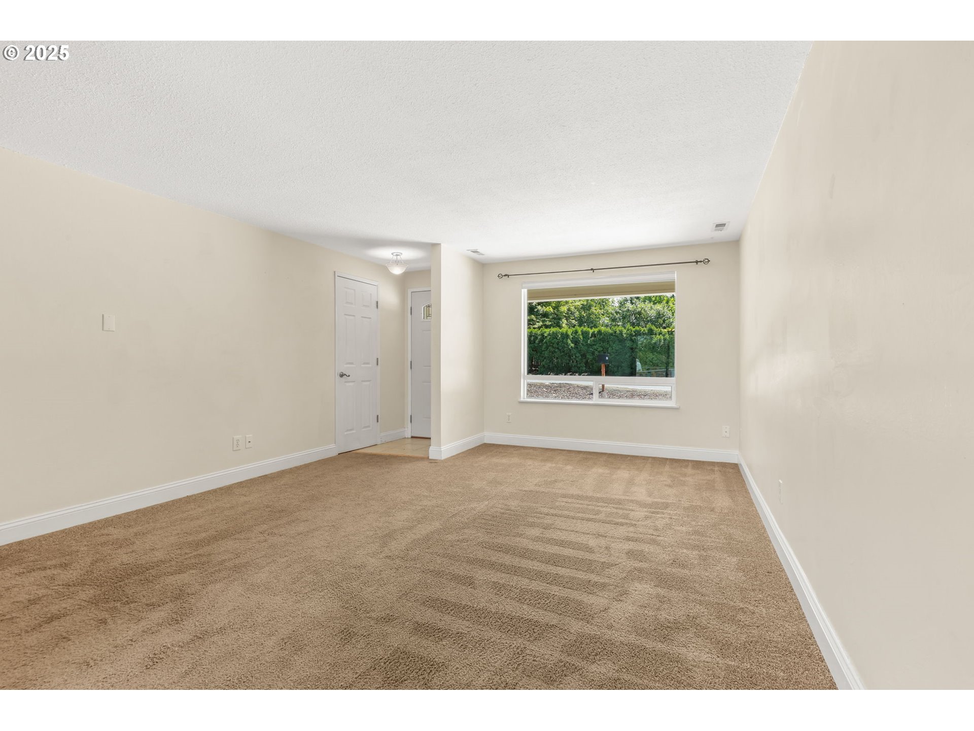 4867 Southwest Taylors Ferry Road Portland, OR 97219 - Photo 8 of 47 Gallery Image 8